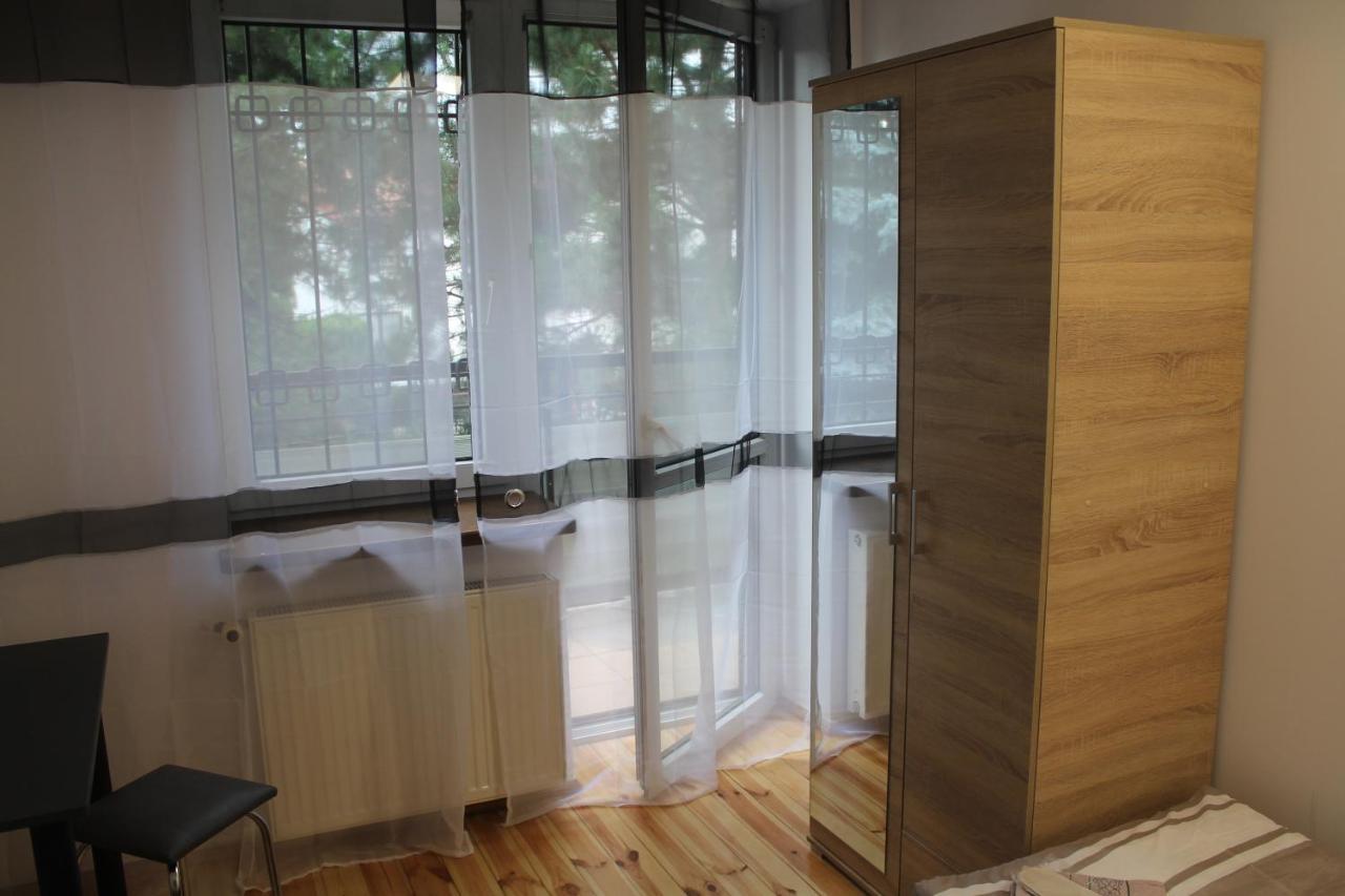 Saska Ochota Forest Guest House Варшава Екстер'єр фото